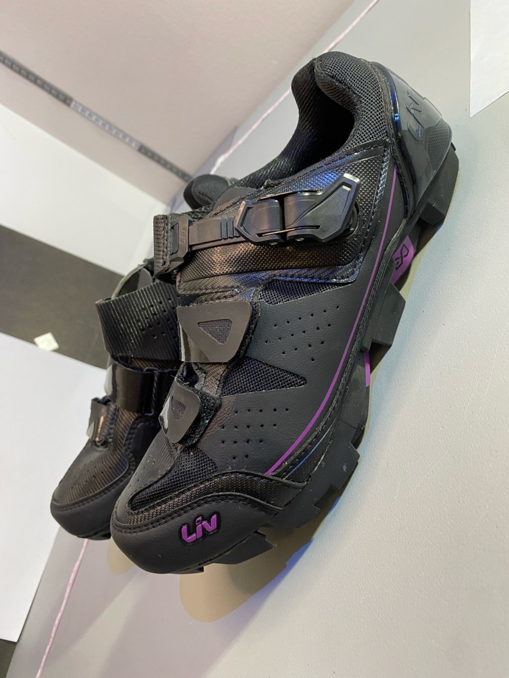 Liv Salita Black and Purple Clip-In Cycling Shoes 7.5 US Size Women